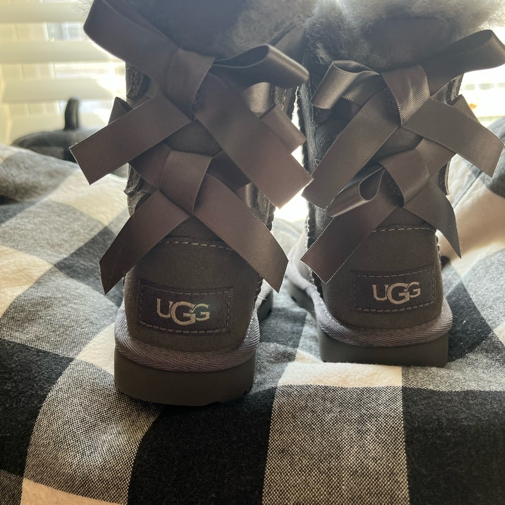 Bailey Bow II Boot - Picture 3 of 5